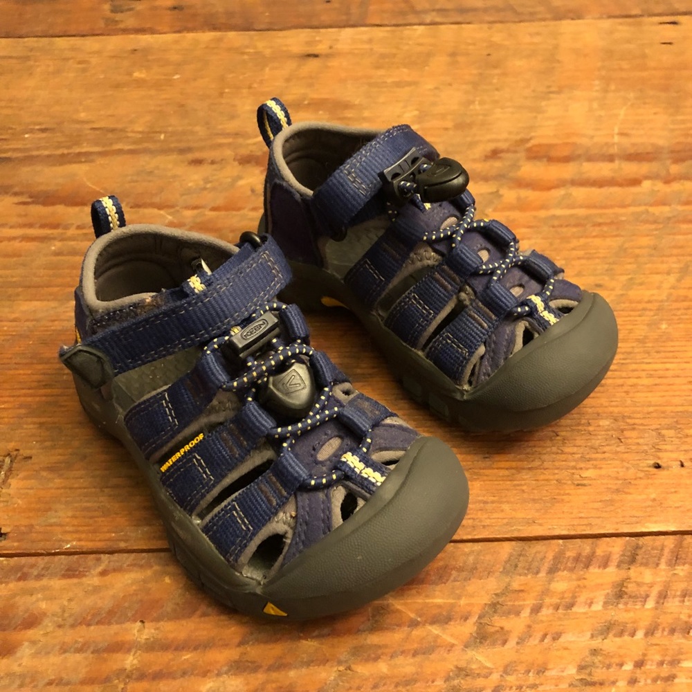 Toddler keen shoes, EUC.
